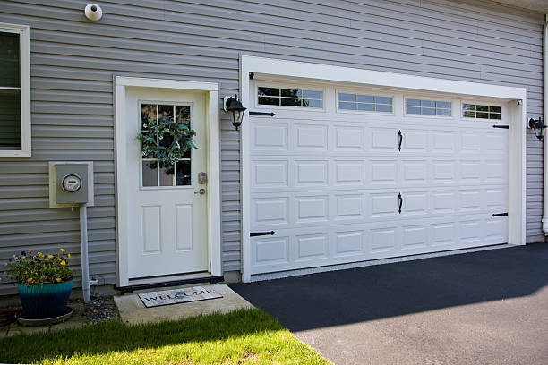 24/7 Emergency Garage Door Panel Replacement experts in West Hill, OH